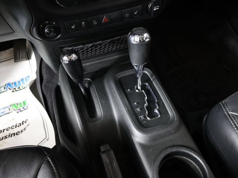 Used 2017 Jeep Wrangler Unlimited Sahara AWD/4WD image 36