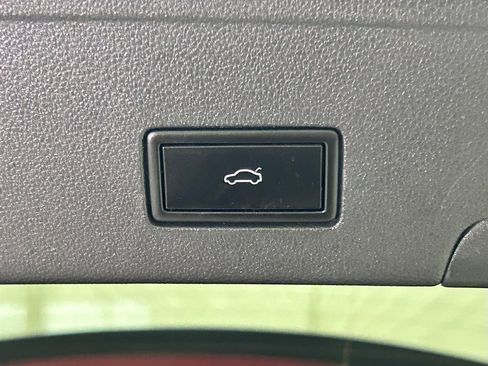 Used 2021 Volkswagen Atlas Cross Sport SE image 10