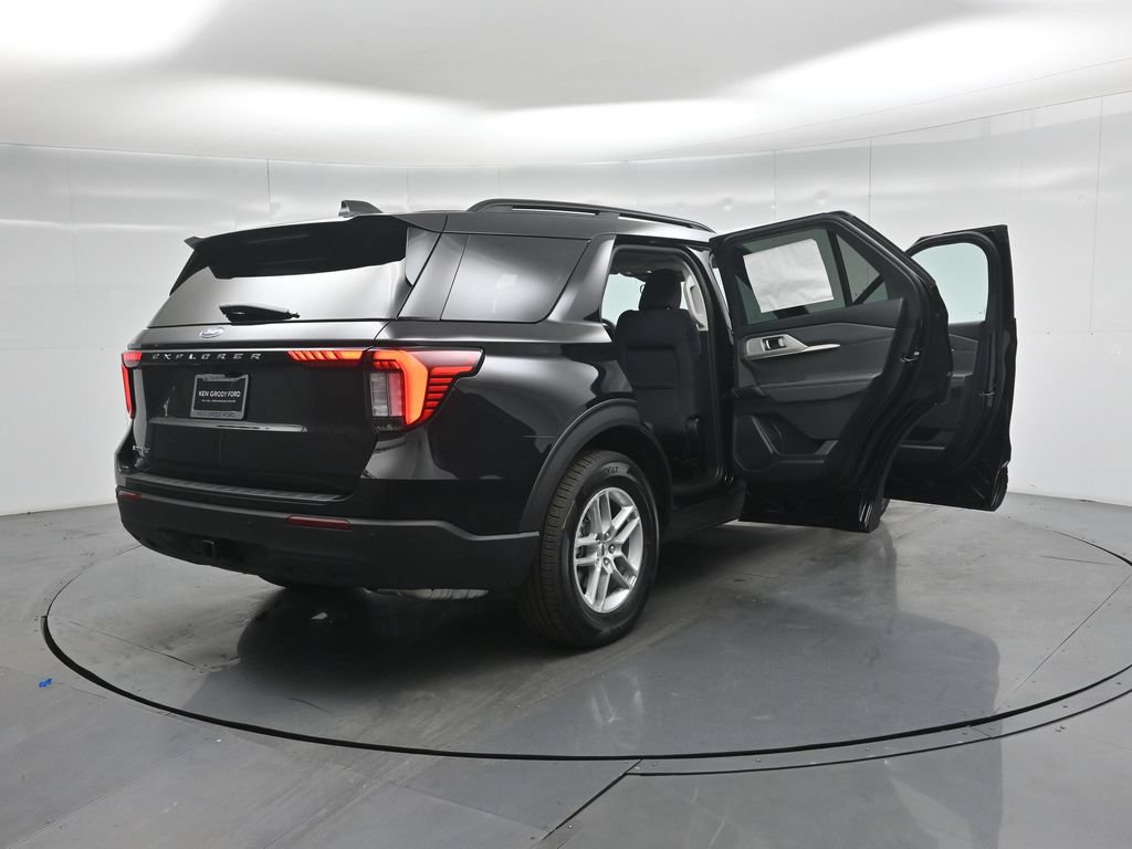 New 2026 Ford Explorer Active RWD image 5