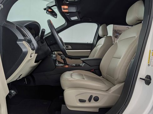 Certified 2019 Ford Explorer XLT w/ Equipment Group 202A FWD image 11