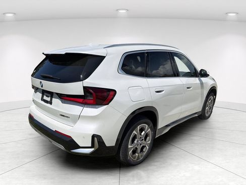 Certified 2025 BMW X1 xDrive28i AWD/4WD image 4