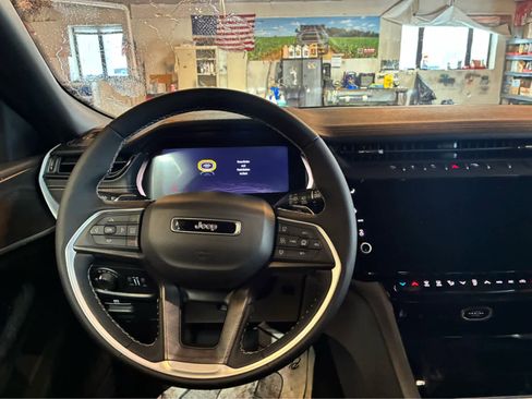 New 2026 Jeep Grand Cherokee Altitude image 13