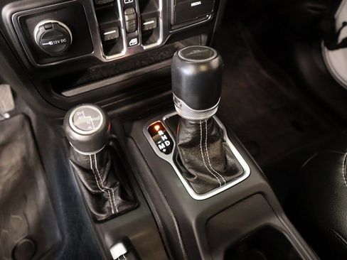 Used 2020 Jeep Gladiator Overland image 9