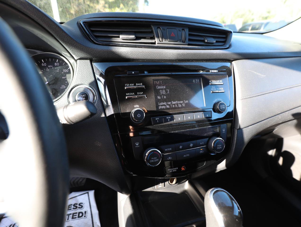 Used 2017 Nissan Rogue SV FWD image 18