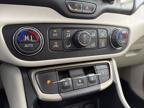 Used 2022 GMC Terrain Denali image 21