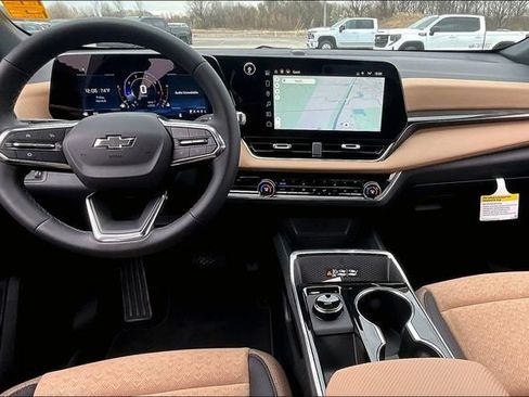 New 2026 Chevrolet Equinox ACTIV w/ Convenience Package III FWD image 5