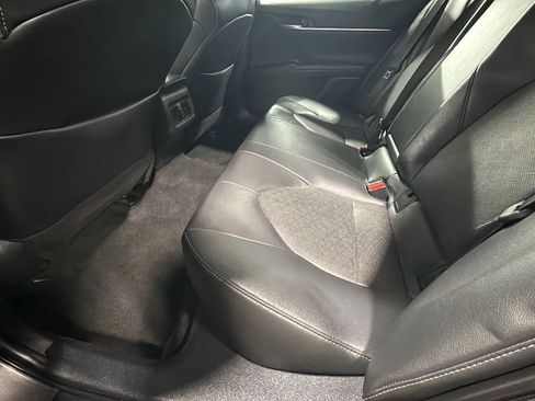 Used 2022 Toyota Camry XSE FWD image 11