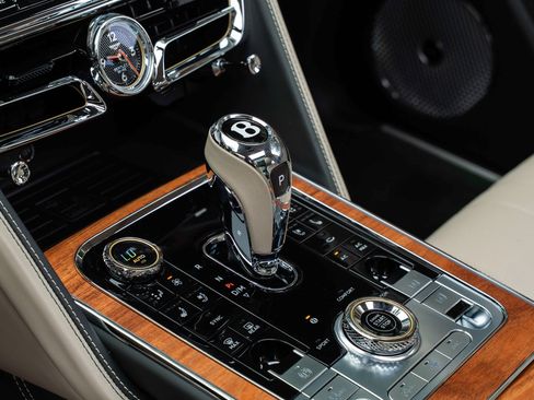 Certified 2024 Bentley Flying Spur W12 image 35