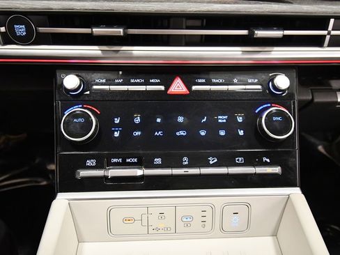 Used 2025 Hyundai Santa Fe Limited AWD/4WD image 26