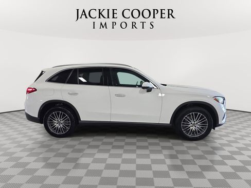 Certified 2025 Mercedes-Benz GLC 300 4MATIC image 4