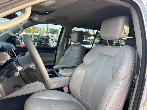 Used 2024 Jeep Wagoneer L Series II w/ Flexible Seating Group AWD/4WD image 12