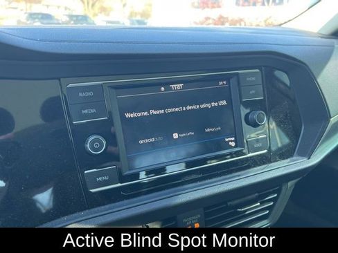 Used 2022 Volkswagen Jetta SE w/ Panoramic Sunroof Package image 9