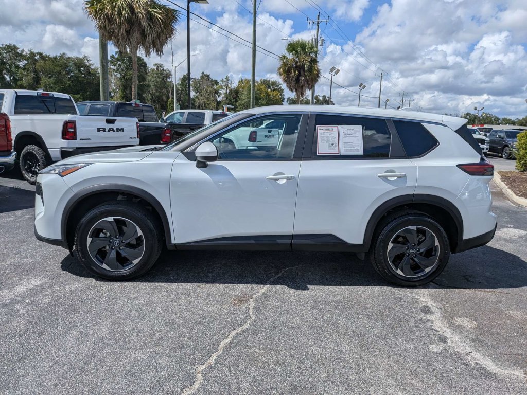 Used 2024 Nissan Rogue SV AWD/4WD image 5