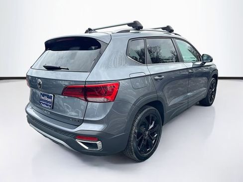 Used 2022 Volkswagen Taos SE FWD image 8