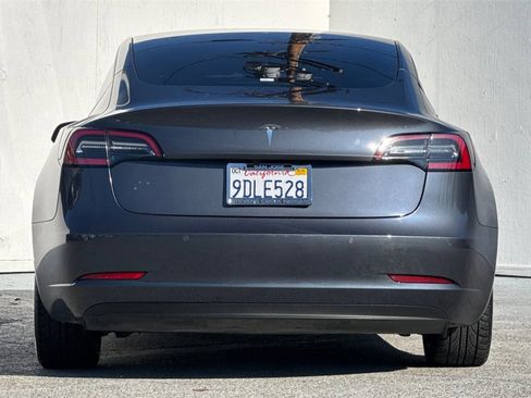 Used 2022 Tesla Model 3 . image 5