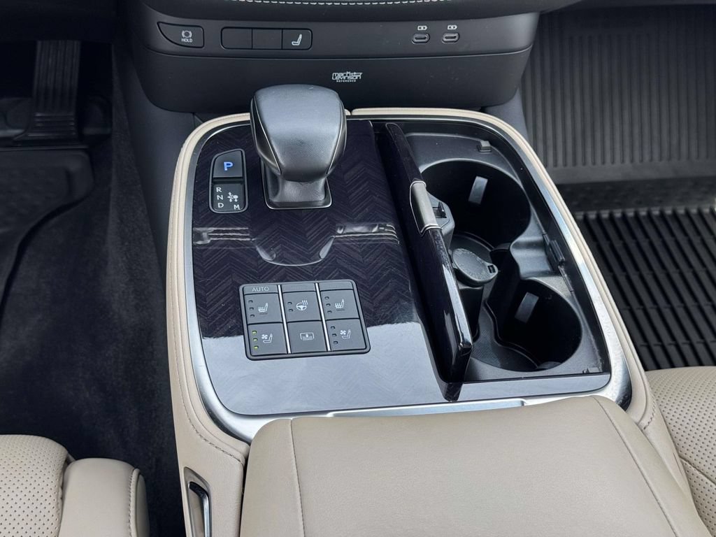 Used 2023 Lexus LS 500 AWD w/ Interior Upgrade Package image 18