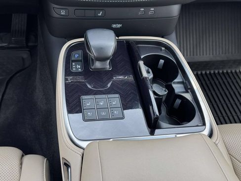 Used 2023 Lexus LS 500 AWD w/ Interior Upgrade Package image 18