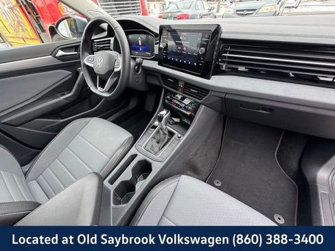 Certified 2025 Volkswagen Jetta SE image 25