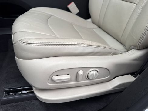 Used 2020 Buick Enclave Essence FWD image 19