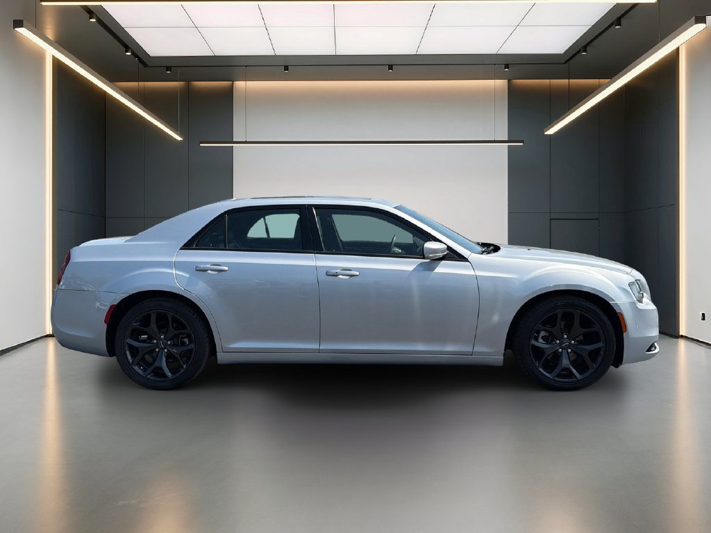 Used 2022 Chrysler 300 S RWD image 7