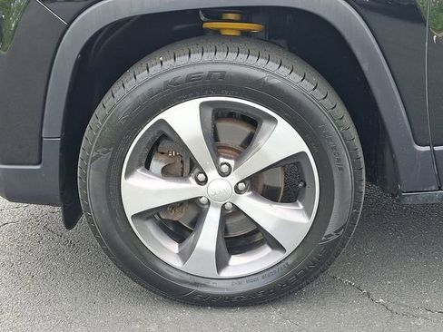 Used 2019 Jeep Cherokee Limited AWD/4WD image 33