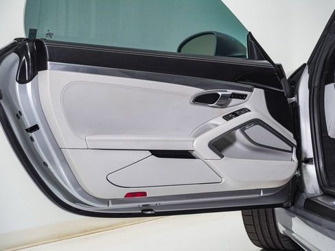 Used 2024 Porsche 718 Boxster RWD image 33