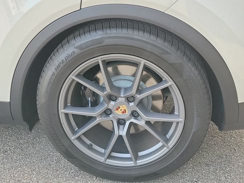 Certified 2025 Porsche Cayenne S AWD/4WD image 14