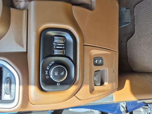 Used 2019 RAM 1500 Laramie image 17