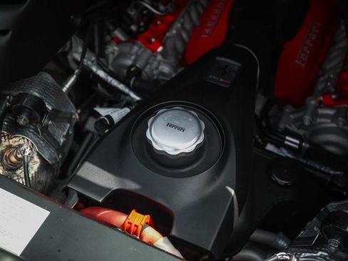 Used 2023 Ferrari SF90 Spider image 21