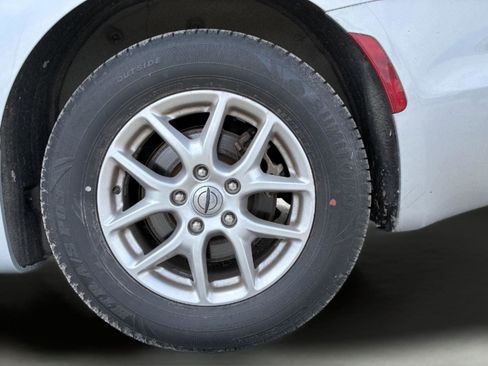 Used 2024 Chrysler Pacifica Touring-L FWD image 33