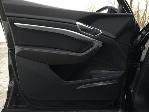 Used 2024 Audi Q8 e-tron Premium Plus image 27