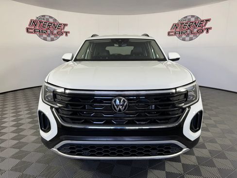 Used 2024 Volkswagen Atlas SE image 2