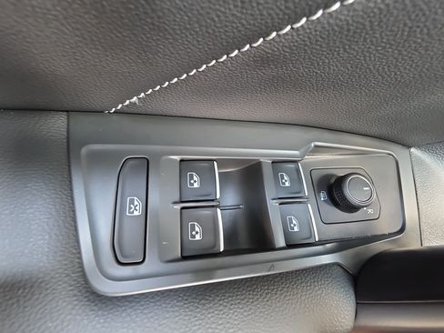 Used 2024 Volkswagen Tiguan SE R-Line FWD image 29