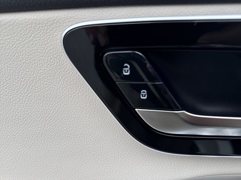 New 2026 Mercedes-Benz GLC 300 image 21