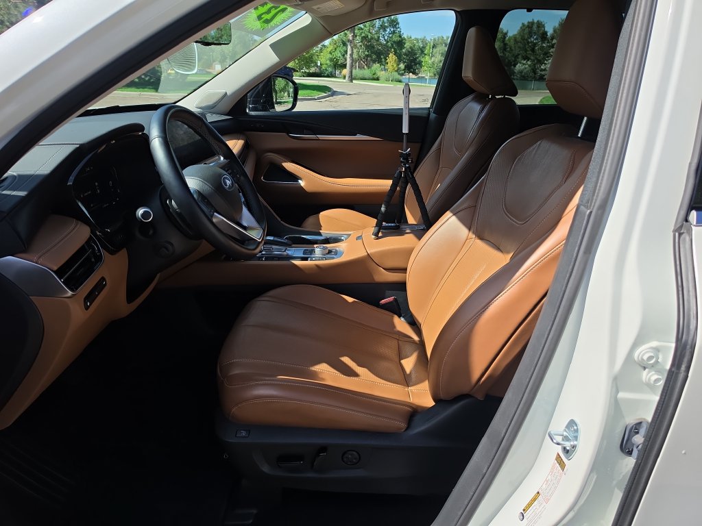 Used 2023 INFINITI QX60 Sensory w/ Vision Package AWD/4WD image 11