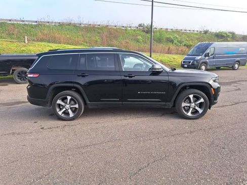 Used 2023 Jeep Grand Cherokee L Limited w/ Luxury Tech Group II AWD/4WD image 4