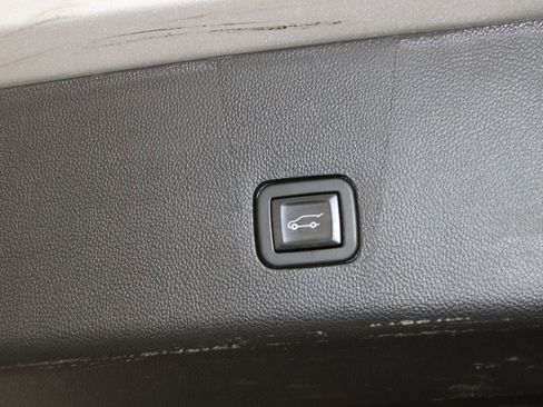 Used 2021 Chevrolet Traverse RS FWD image 34