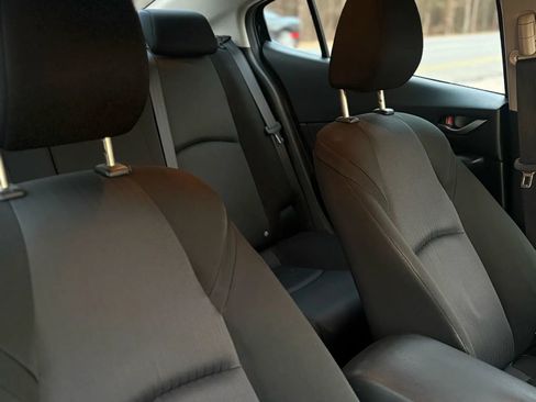 Used 2014 MAZDA MAZDA3 i Sport image 18