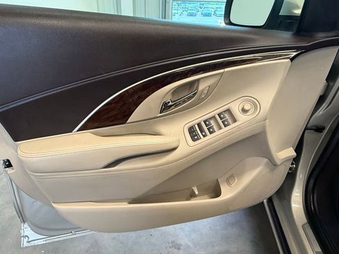 Used 2016 Buick LaCrosse Leather FWD image 22
