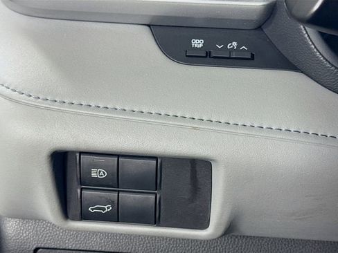 Used 2023 Toyota Highlander LE image 10