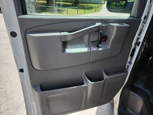 Used 2016 Chevrolet Express 2500 RWD image 6