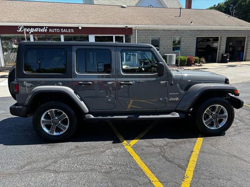 Used 2018 Jeep Wrangler Unlimited Sahara w/ Cold Weather Group AWD/4WD image 8