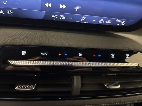 Used 2025 Buick Enclave Preferred image 25