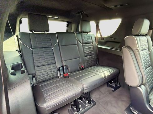 Certified 2025 Cadillac Escalade ESV V AWD/4WD image 23