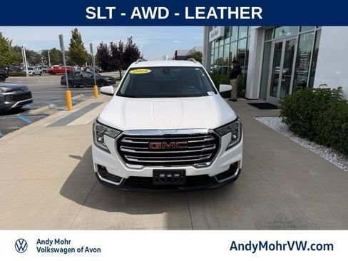 Used 2024 GMC Terrain SLT AWD/4WD image 2
