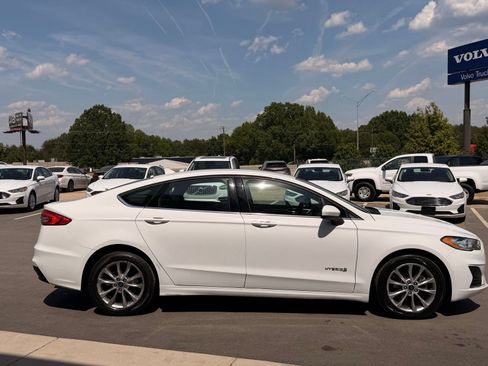 Used 2019 Ford Fusion SE FWD image 5