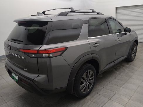 Used 2022 Nissan Pathfinder SV FWD image 9
