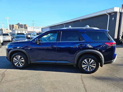 Used 2024 Nissan Pathfinder SL image 2