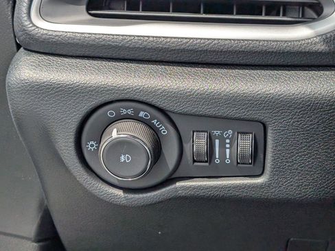 New 2026 Chrysler Pacifica Select image 18