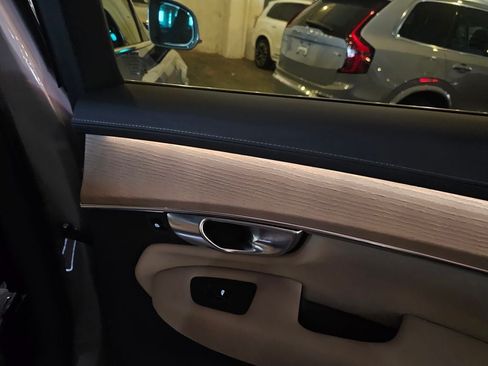 Certified 2025 Volvo XC90 B5 Core AWD/4WD image 10